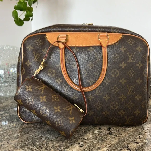 Louis Vuitton Monogram Mini Papillon Pouchette - Picture 15 of 15